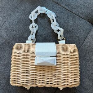 Chic Woven Shoulder Bag with Clear Chain